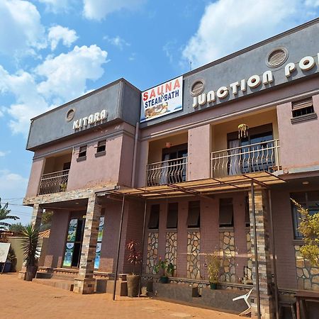 Kitara Junction Point Motel Entebbe Esterno foto